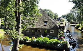 Plompeblad Guesthouse Giethoorn